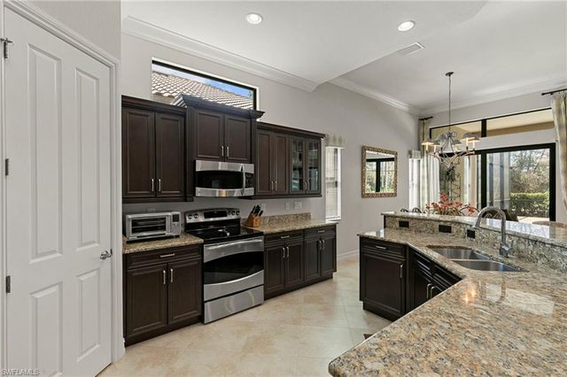 7347 Lantana CIR, Naples, FL 34119