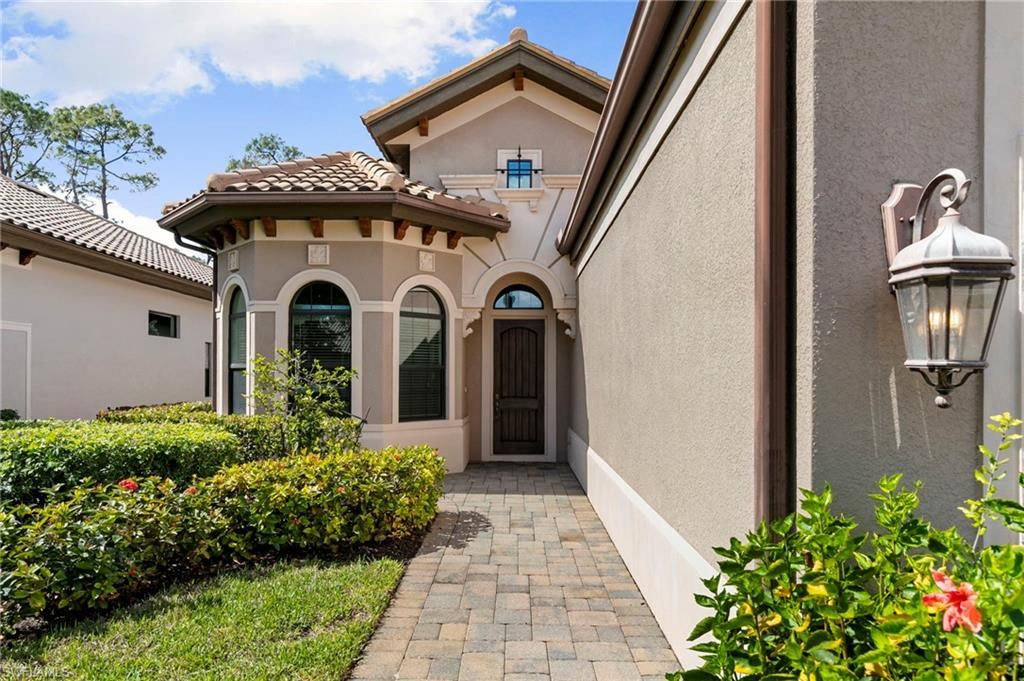 7347 Lantana CIR, Naples, FL 34119