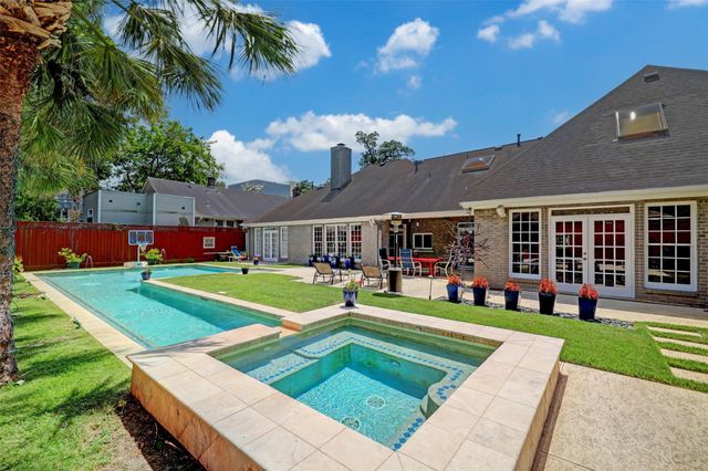 4401 Roseland Street, Houston, TX 77006