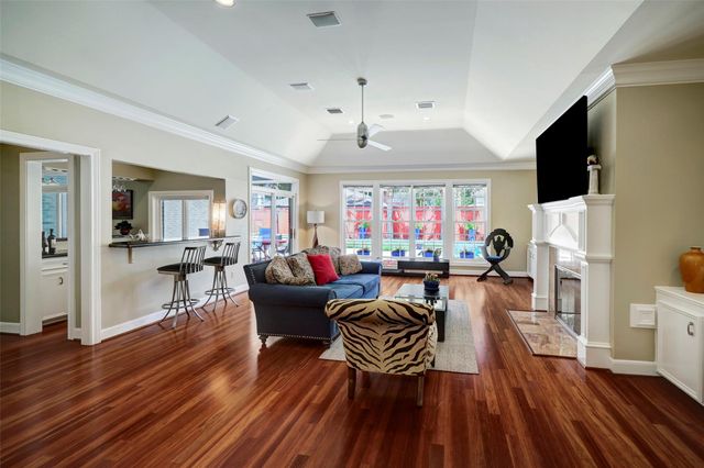 4401 Roseland Street, Houston, TX 77006