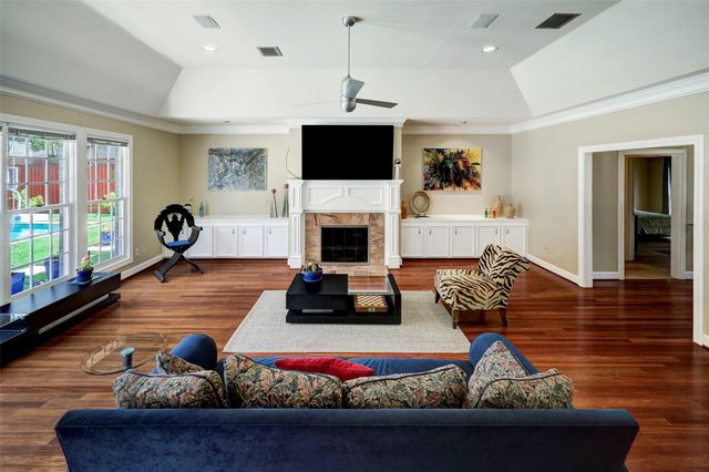 4401 Roseland Street, Houston, TX 77006