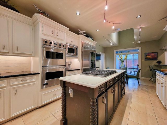 4401 Roseland Street, Houston, TX 77006