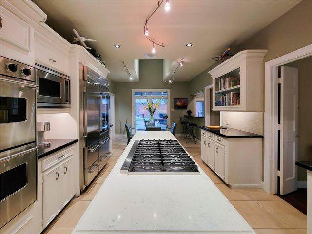 4401 Roseland Street, Houston, TX 77006