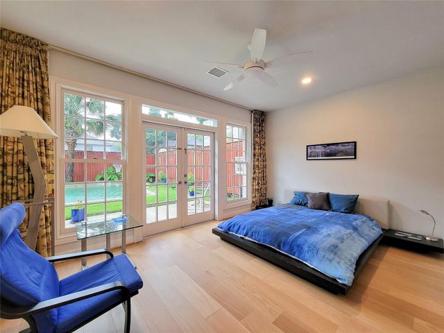 4401 Roseland Street, Houston, TX 77006