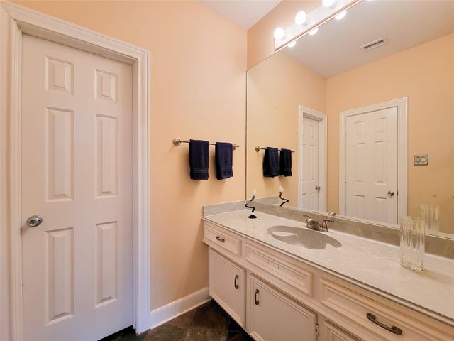 4401 Roseland Street, Houston, TX 77006