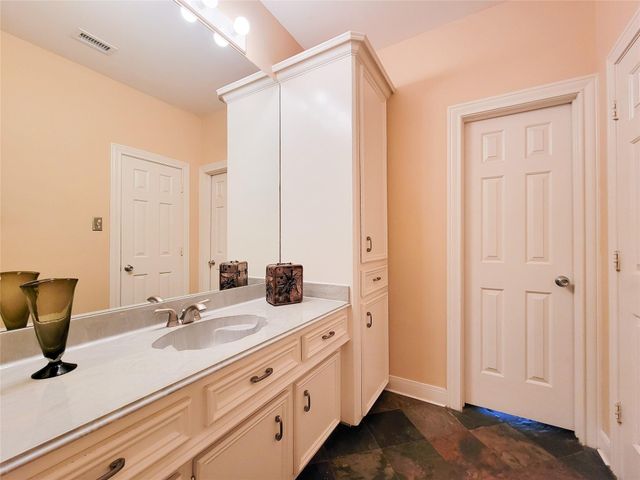 4401 Roseland Street, Houston, TX 77006