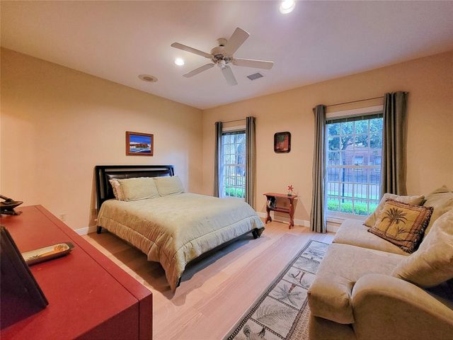 4401 Roseland Street, Houston, TX 77006