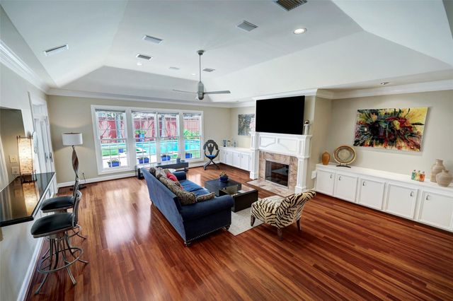 4401 Roseland Street, Houston, TX 77006