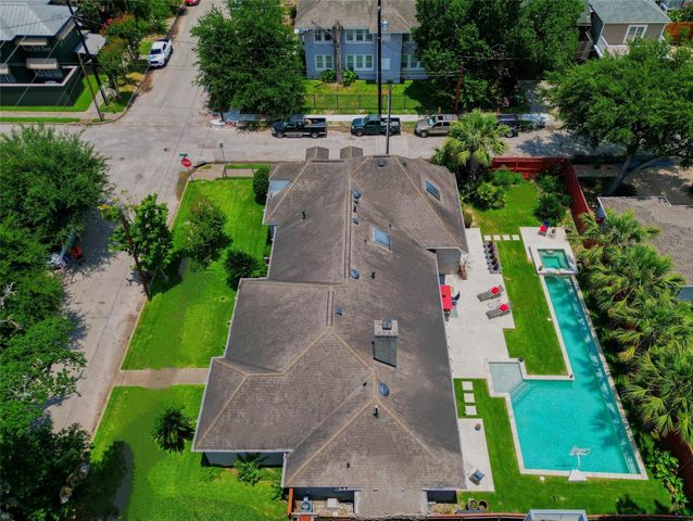 4401 Roseland Street, Houston, TX 77006