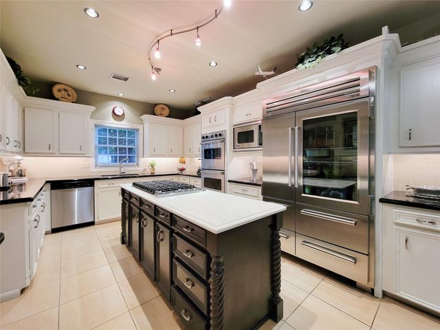 4401 Roseland Street, Houston, TX 77006