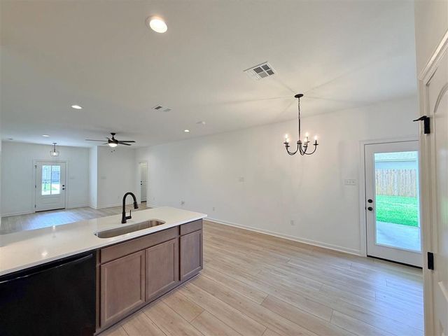 220 SUMMIT Avenue, Sulphur, LA 70665