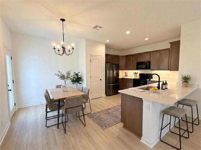 220 SUMMIT Avenue, Sulphur, LA 70665