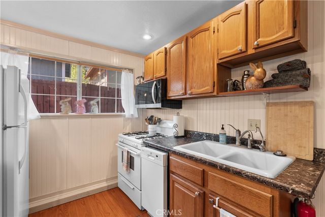 1869 Outer Hwy 2 S, Wrightwood, CA 92397