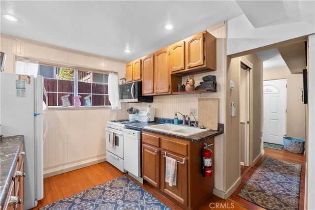 1869 Outer Hwy 2 S, Wrightwood, CA 92397