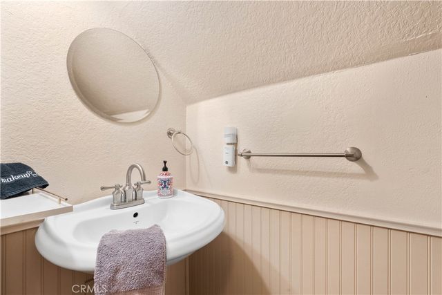 1869 Outer Hwy 2 S, Wrightwood, CA 92397