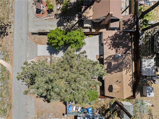1869 Outer Hwy 2 S, Wrightwood, CA 92397