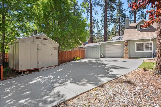 1869 Outer Hwy 2 S, Wrightwood, CA 92397