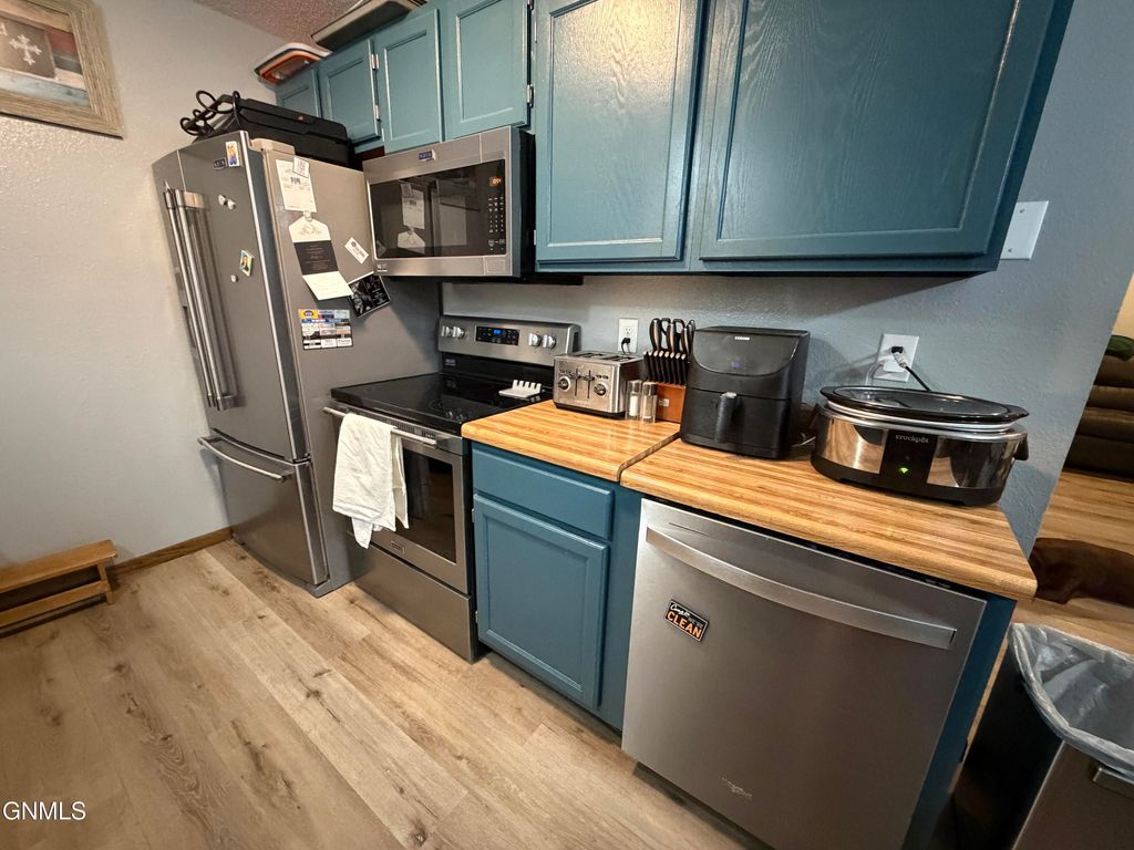 1710 6th Avenue NE, Jamestown, ND 58401 photo 5
