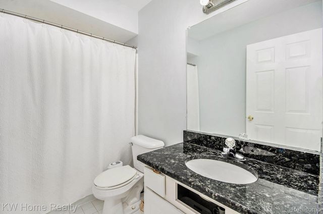 47040 W Wayford Drive, Shelby Charter Township, MI 48315