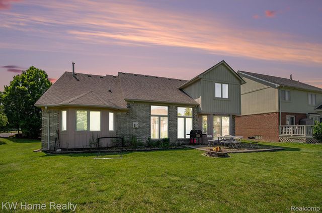 47040 W Wayford Drive, Shelby Charter Township, MI 48315