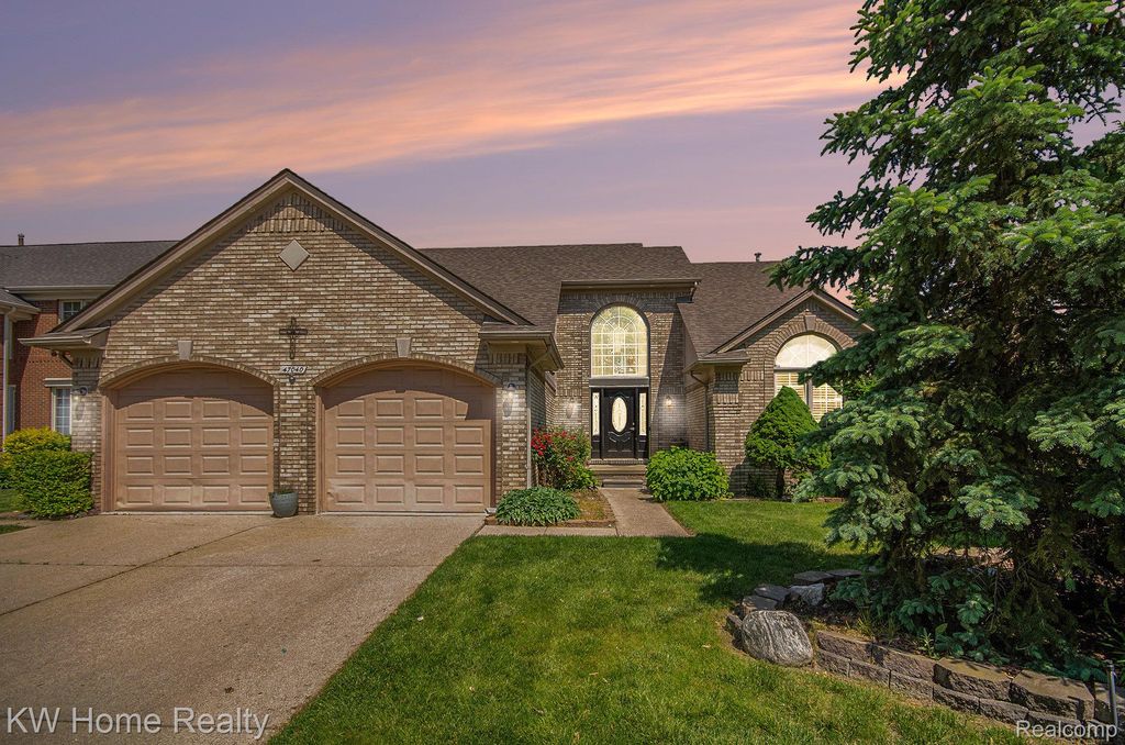 47040 W Wayford Drive, Shelby Charter Township, MI 48315