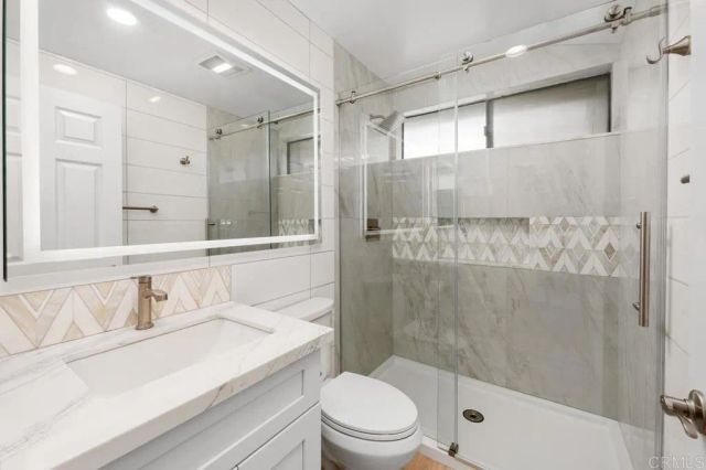 5975 Gaines Street, San Diego, CA 92110