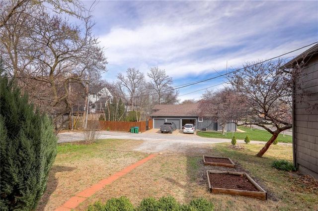 4809 Rainbow Boulevard, Westwood Hills, KS 66205