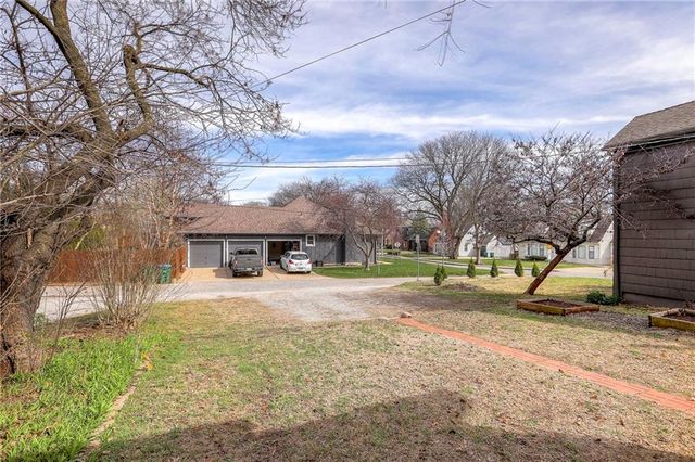 4809 Rainbow Boulevard, Westwood Hills, KS 66205