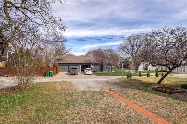 4809 Rainbow Boulevard, Westwood Hills, KS 66205