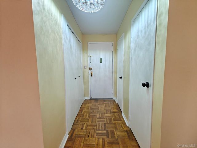 385 McLean Avenue 8D, Yonkers, NY 10705