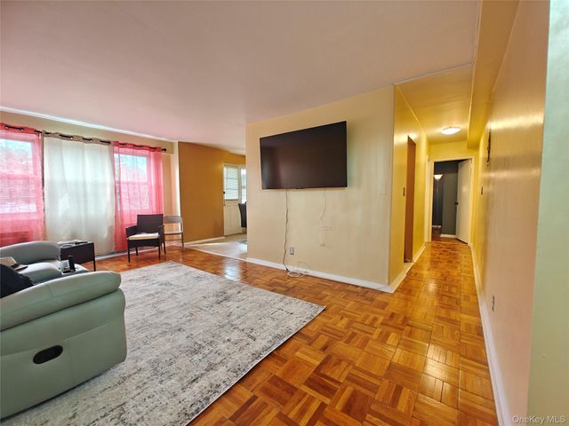 385 McLean Avenue 8D, Yonkers, NY 10705