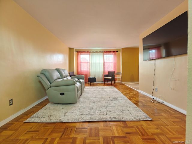 385 McLean Avenue 8D, Yonkers, NY 10705
