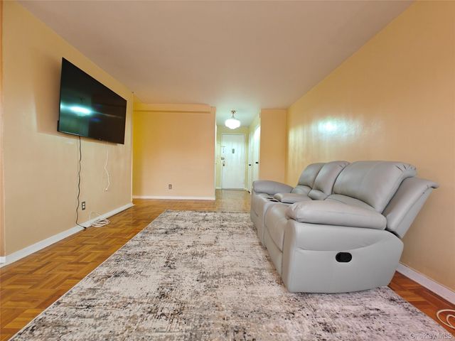 385 McLean Avenue 8D, Yonkers, NY 10705