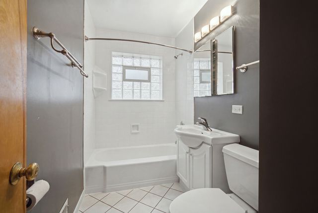 531 Cambridge Road, Des Plaines, IL 60016