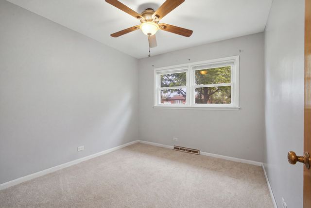 531 Cambridge Road, Des Plaines, IL 60016