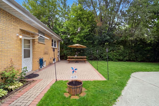 531 Cambridge Road, Des Plaines, IL 60016
