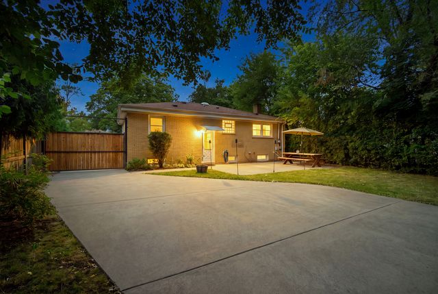 531 Cambridge Road, Des Plaines, IL 60016