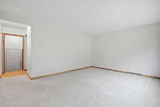 531 Cambridge Road, Des Plaines, IL 60016