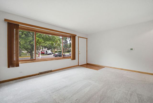 531 Cambridge Road, Des Plaines, IL 60016