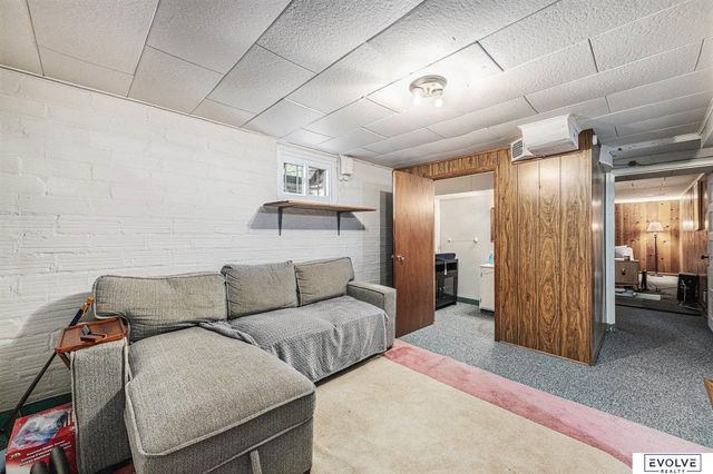 2749 N 47th Avenue, Omaha, NE 68104