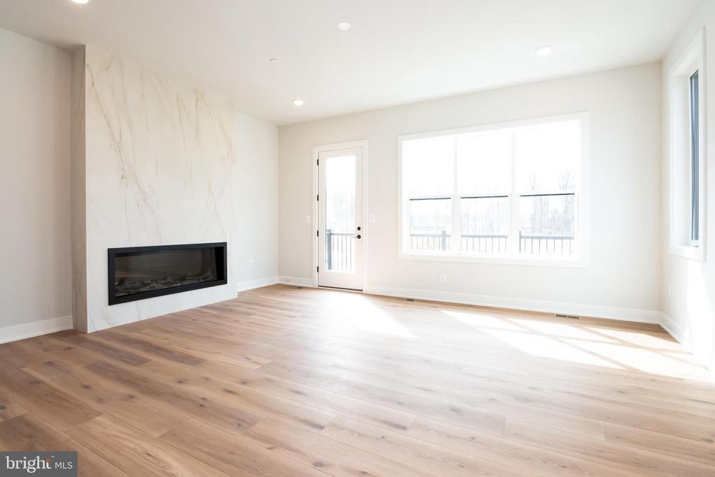 Image 6 of property listing at 6302 CETUS LN, North Bethesda, MD 20852