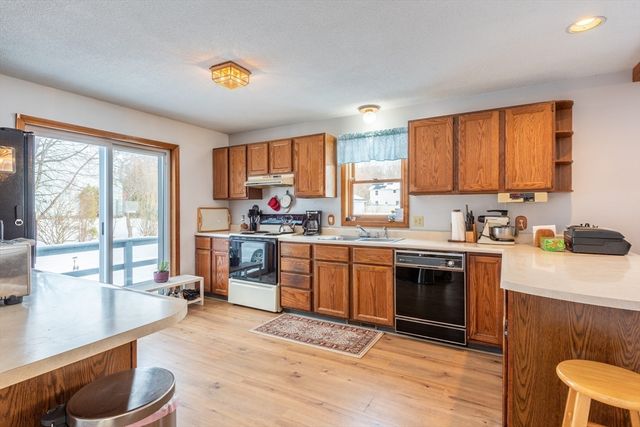 10 Moss Lane, Belchertown, MA 01007