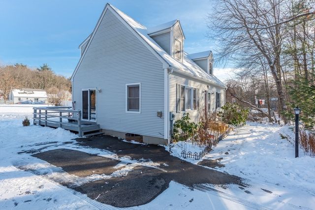 10 Moss Lane, Belchertown, MA 01007