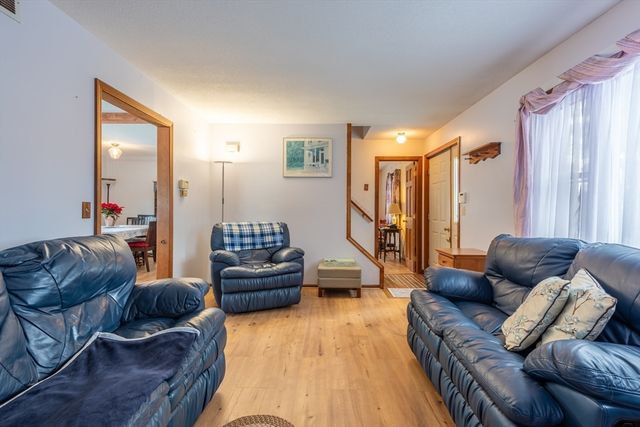 10 Moss Lane, Belchertown, MA 01007