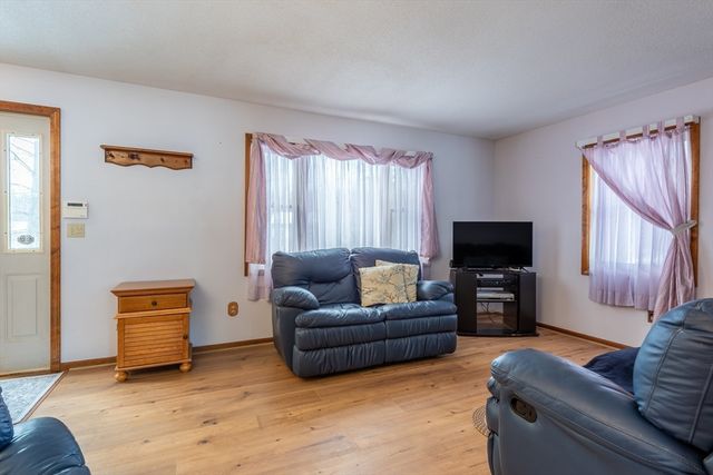 10 Moss Lane, Belchertown, MA 01007