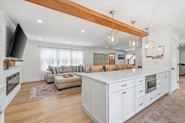 2180 Feuereisen Avenue, Ronkonkoma, NY 11779