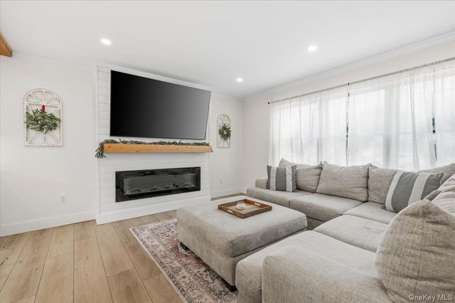 2180 Feuereisen Avenue, Ronkonkoma, NY 11779