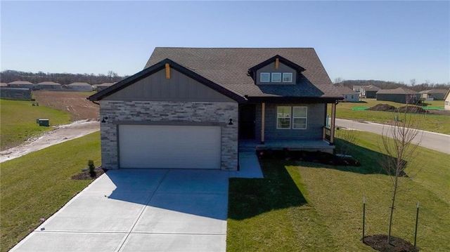 1501 SW 9th Street, Oak Grove, MO 64075