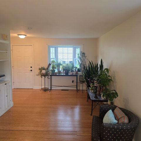 321 Fox Hollow Way, Manchester, NH 03104