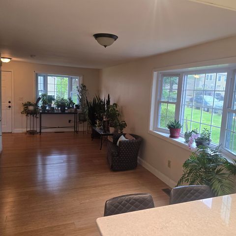 321 Fox Hollow Way, Manchester, NH 03104